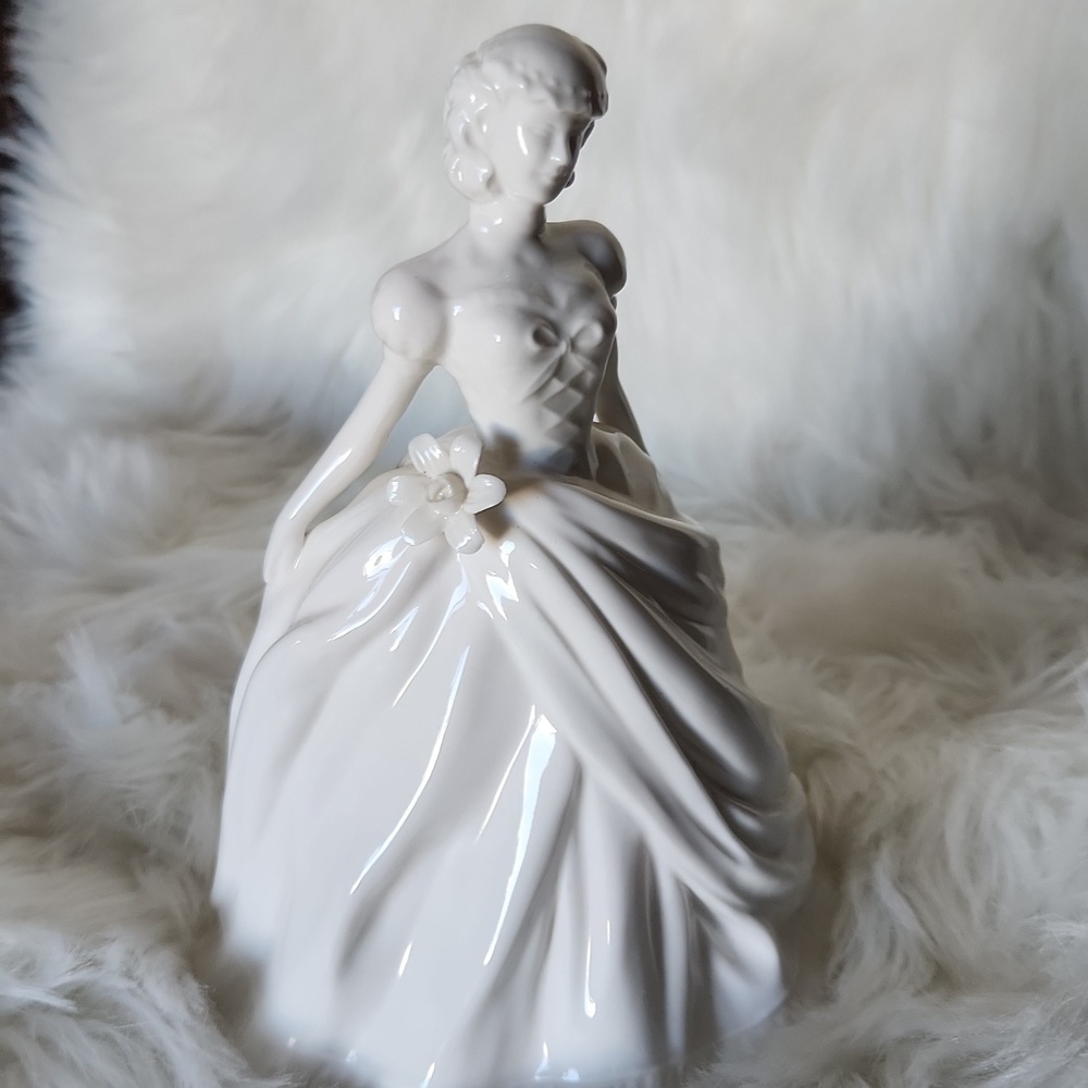 Paris Royal Vintage Elegant White Porcelain Figurine